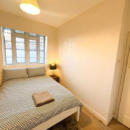 2 Bed Flat - Short Walk From Brent Cross Station Leilighet Hendon Eksteriør bilde
