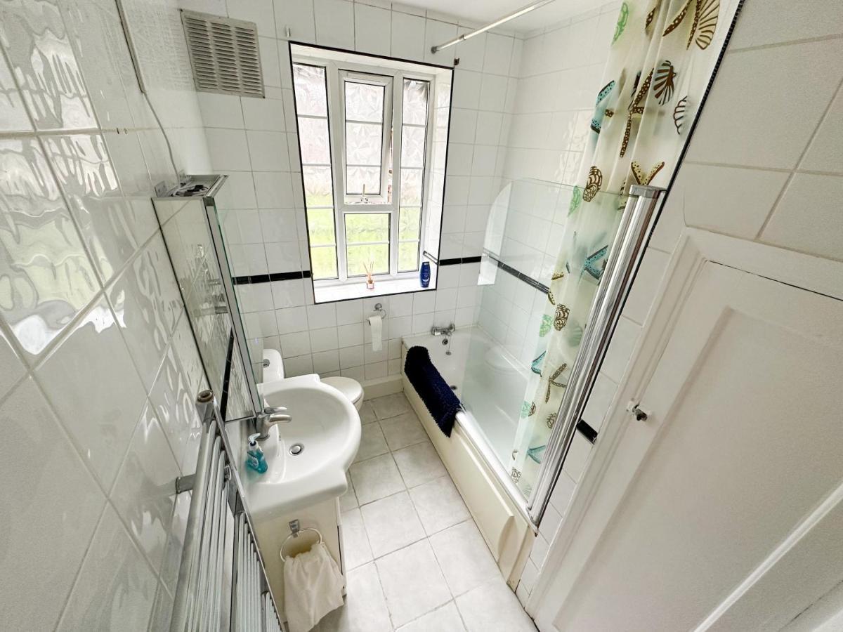 2 Bed Flat - Short Walk From Brent Cross Station Leilighet Hendon Eksteriør bilde