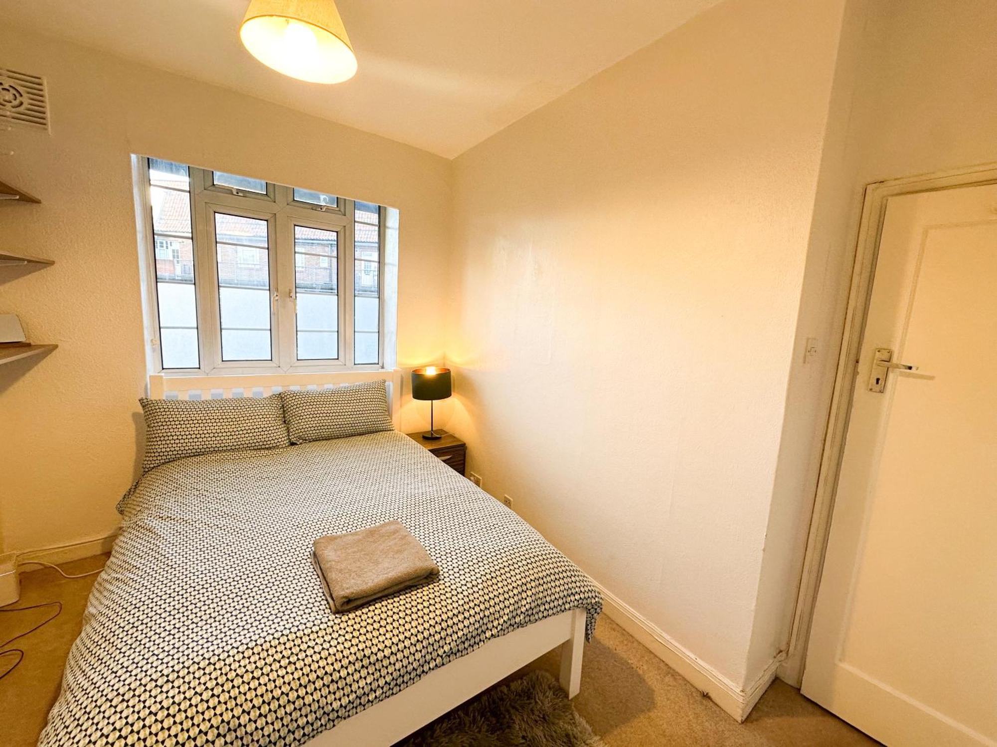 2 Bed Flat - Short Walk From Brent Cross Station Leilighet Hendon Eksteriør bilde
