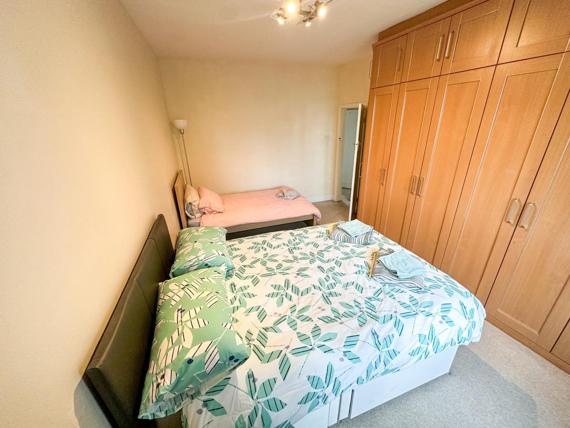 2 Bed Flat - Short Walk From Brent Cross Station Leilighet Hendon Eksteriør bilde